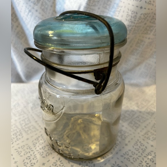 Vintage Drey Glass Canning Jar/ wire w/lid. Ever improved seal - Picture 3 of 3